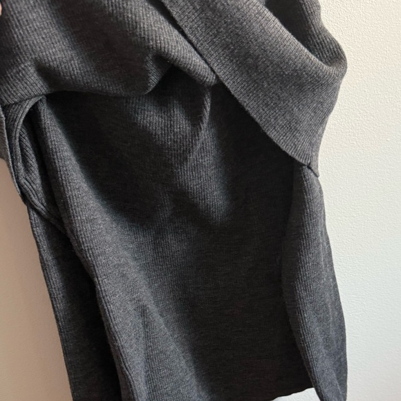 🔥 Wilfred Croquis Off The Shoulder Sweater Grey Like New! - Picture 4 of 9